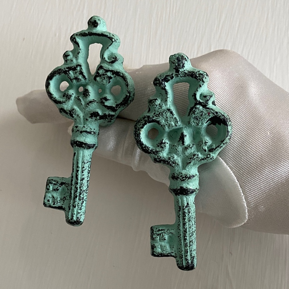 Set of 2 Shabby Chic Cast Iron Skeleton Key Drawer Pulls Mint Green Distressed - Picture 2 of 11